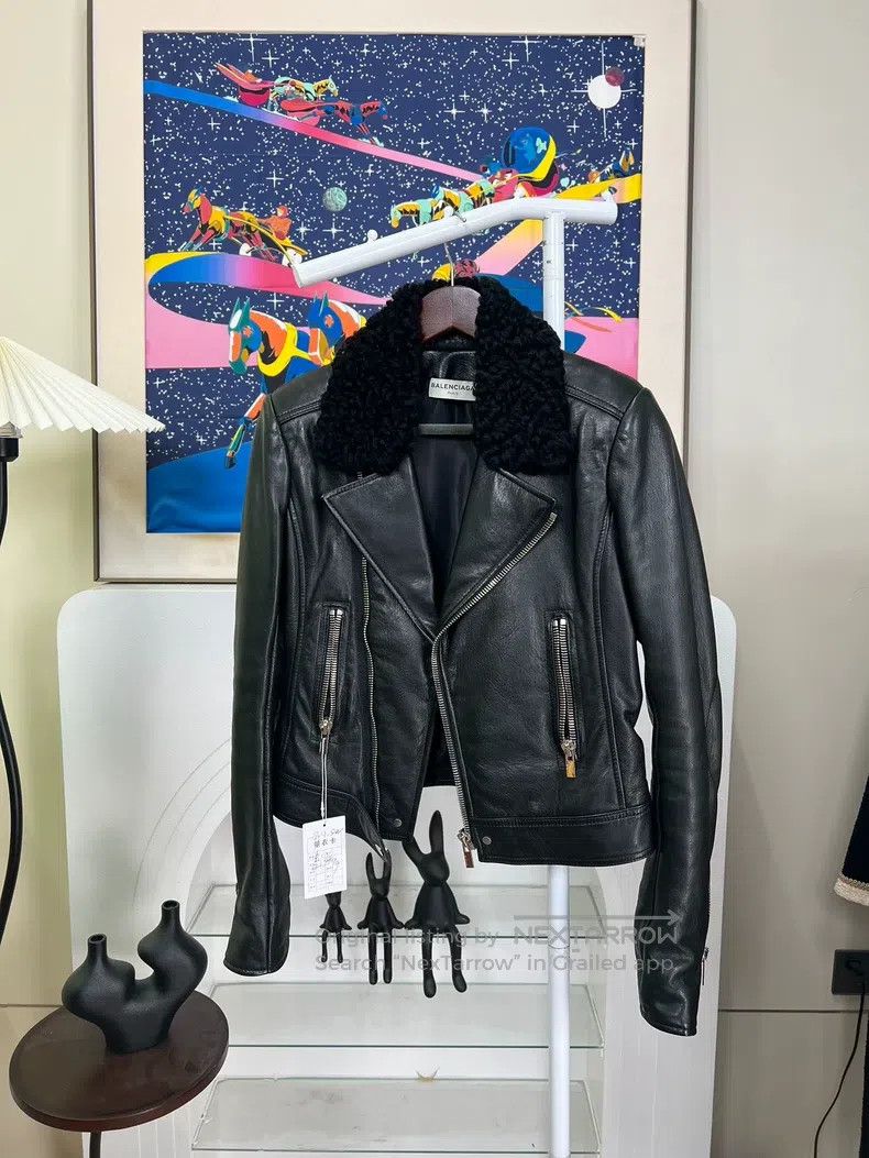 Balenciaga Balenciaga Black Teddy Fur Collar Leather Jacket Size S / US 4 / IT 40 - 1 Thumbnail