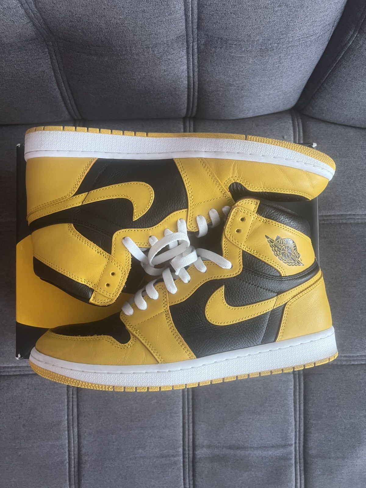 Jordan Brand Air Jordan 1 retro high OG ‘pollen’ Size US 11 / EU 44 - 1 Thumbnail