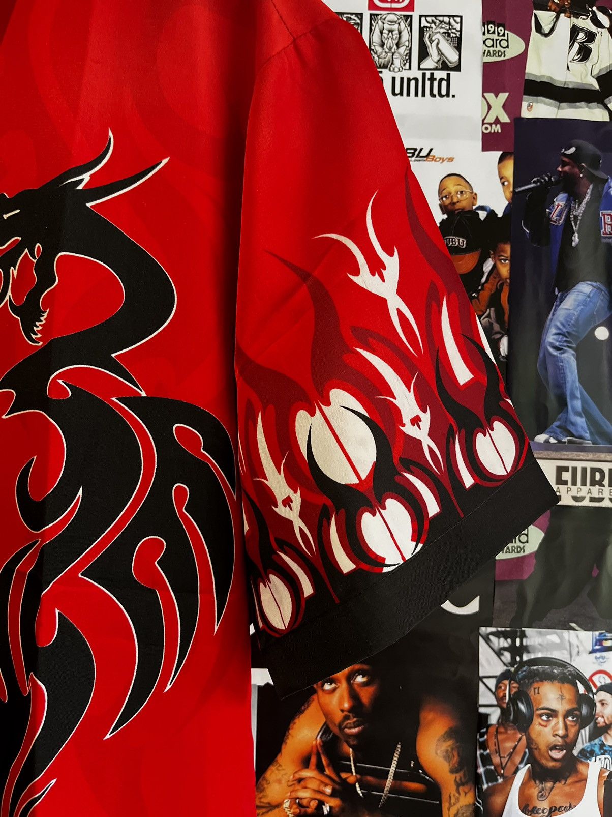 Dragonfly × Grunt Style × JNCO 𝐘2𝐊 𝐍𝐎 𝐁𝐎𝐔𝐍𝐃𝐀𝐑𝐈𝐄𝐒 𝐃𝐑𝐀𝐆𝐎𝐍 𝐅𝐋𝐀𝐌𝐄𝐒 𝐀𝐑𝐓 𝐎𝐏𝐄𝐍 𝐂𝐎𝐋𝐋𝐀𝐑 𝐒𝐇𝐈𝐑𝐓 Size US M / EU 48-50 / 2 - 7 Thumbnail