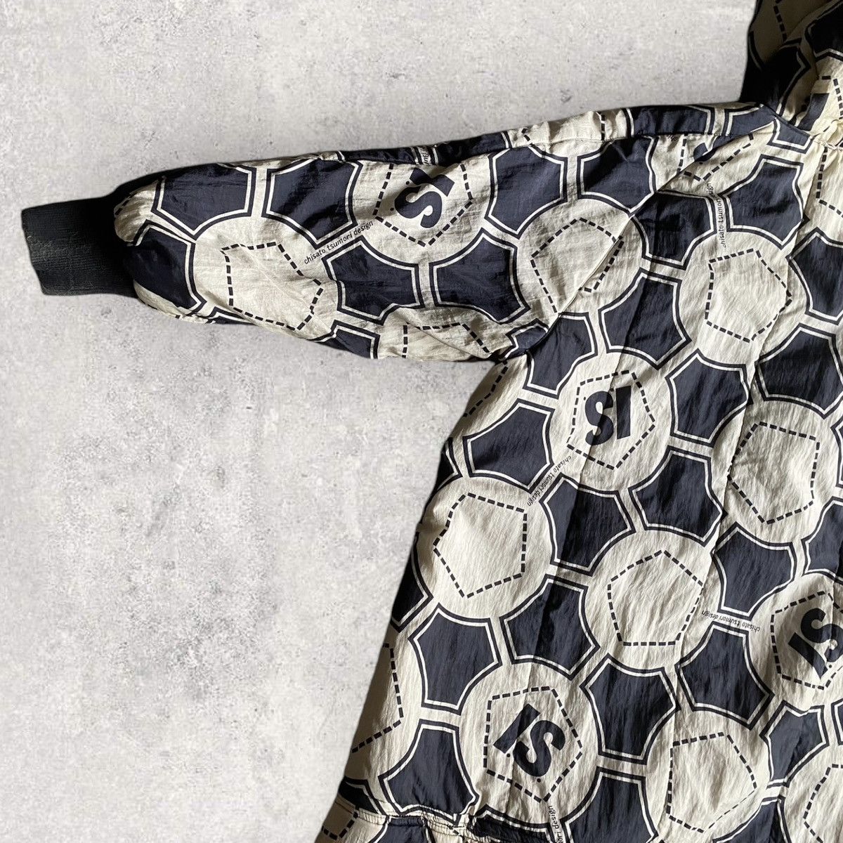 Issey Miyake × Tsumori Chisato × Vintage Vintage IS Sport Chisato Design Soccer Club Nylon Reversible Size US M / EU 48-50 / 2 - 9 Thumbnail