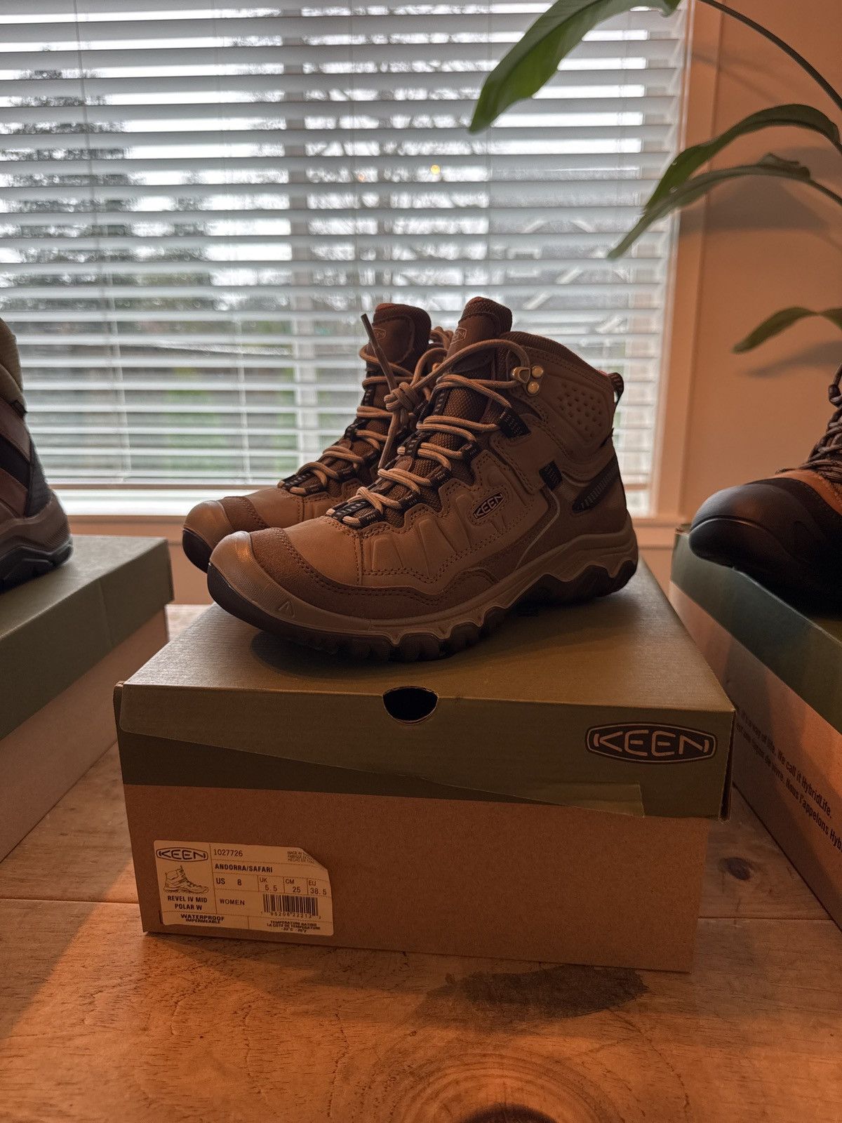 KEEN Revel iv mid polar women’s Size US 8 / IT 38 - 1 Thumbnail