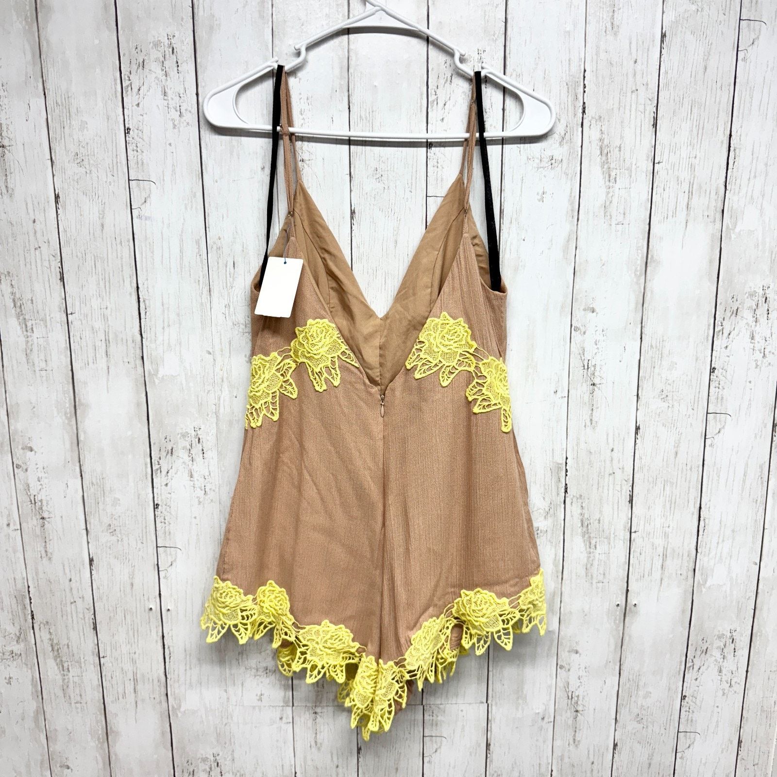 Other NBD Romper Women Bust 34" Tan Floral Embroidered V-Neck Size 33" - 8 Thumbnail