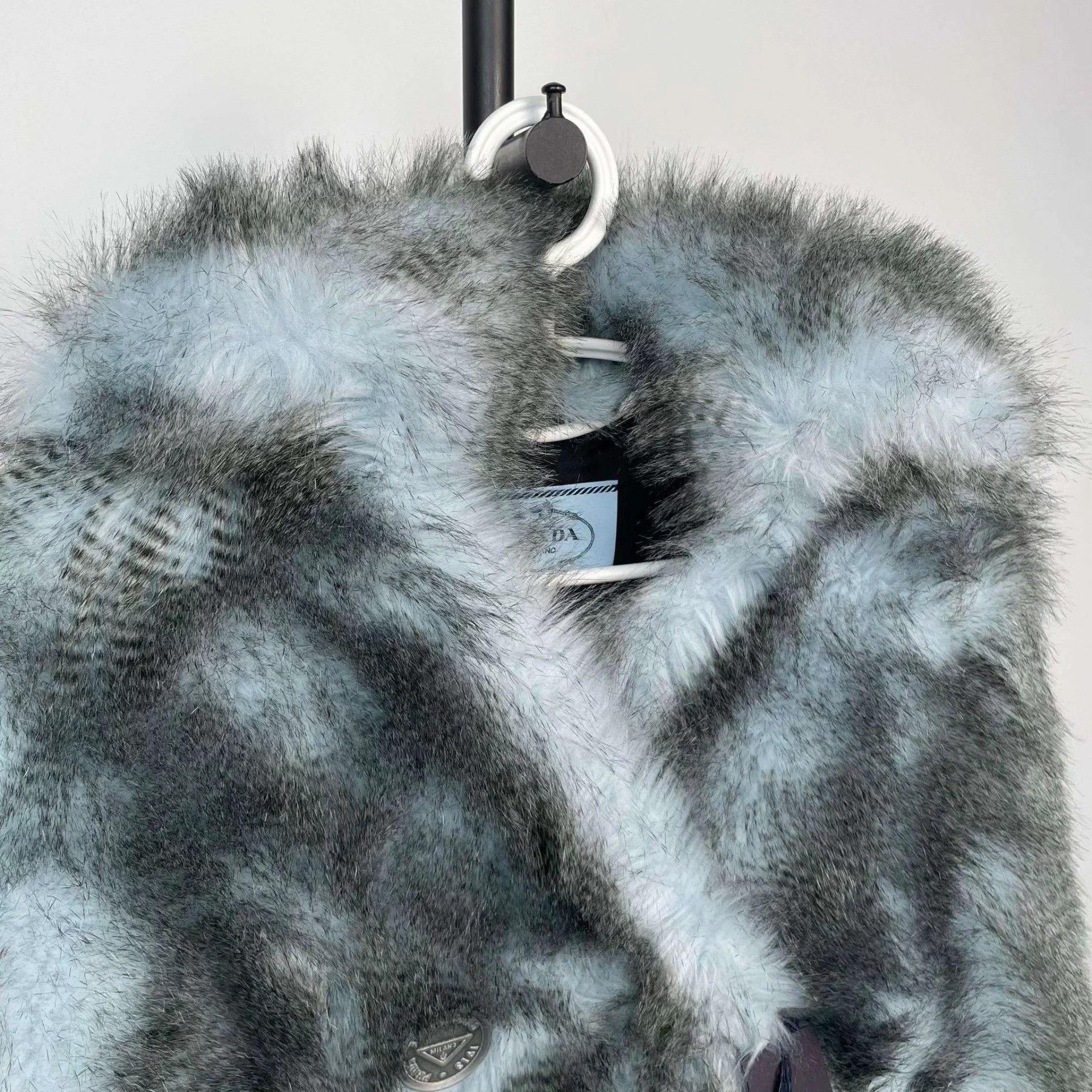 Prada Prada Faux Fur Silver Coin Button Gray 36 Jacket Size XS / US 0-2 / IT 36-38 - 8 Thumbnail
