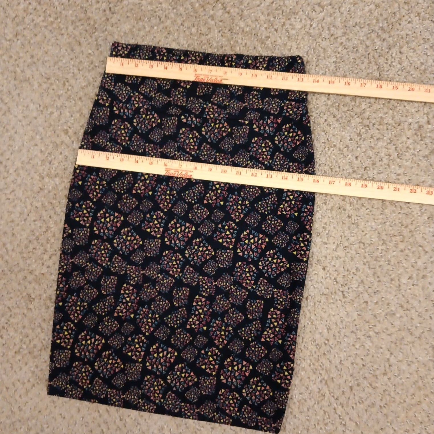 Vintage LuLaRoe Skirt Women Knee Length S Black Geometric Pull On Unlined Knit Polyester Spandex Casual Straight & Pencil Regular Vintage: No Size 28" / US 6 / IT 42 - 2 Thumbnail