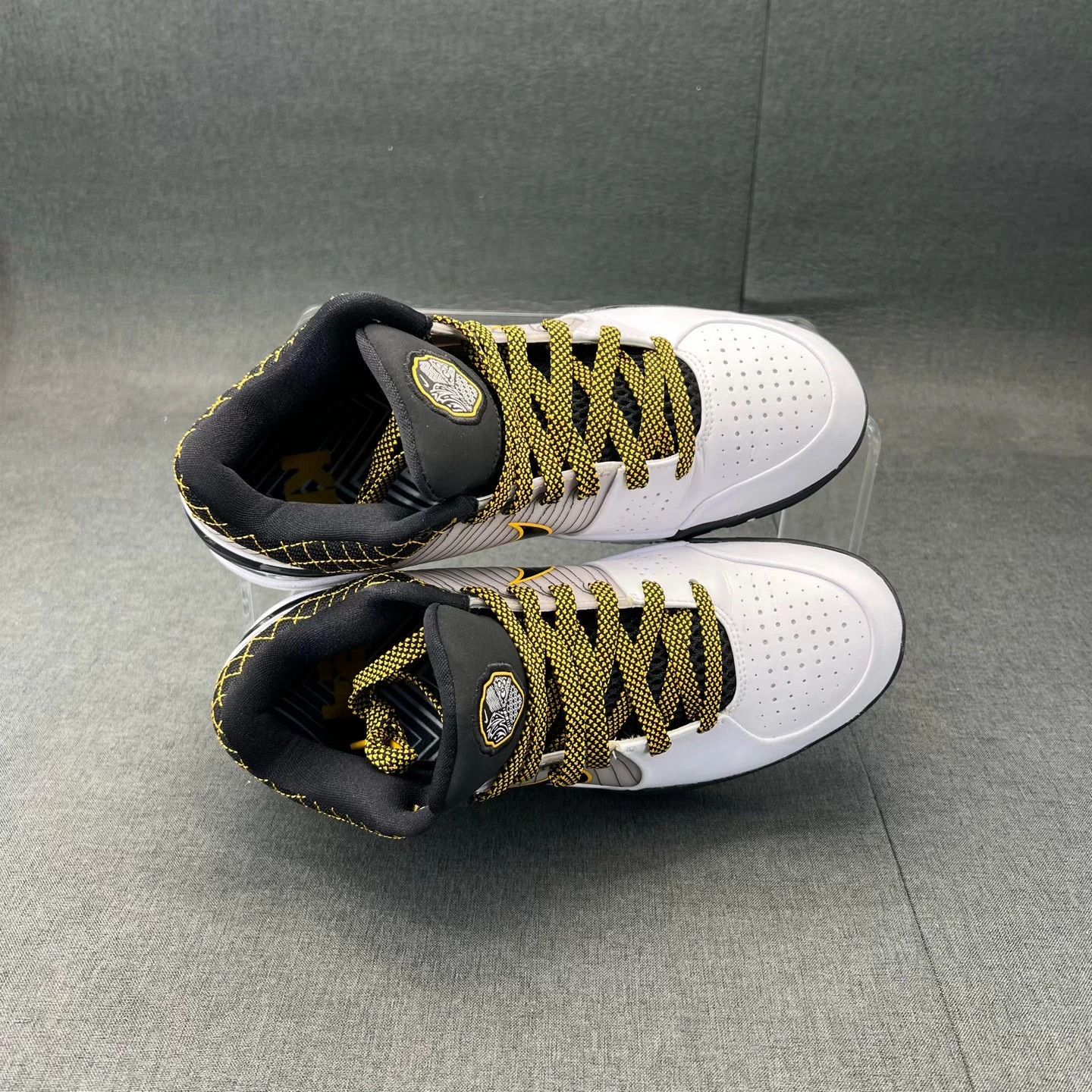 Nike Nike KD4 Playoff White/Yellow 41 1-2 wears like new Size US 8 / EU 41 - 8 Thumbnail