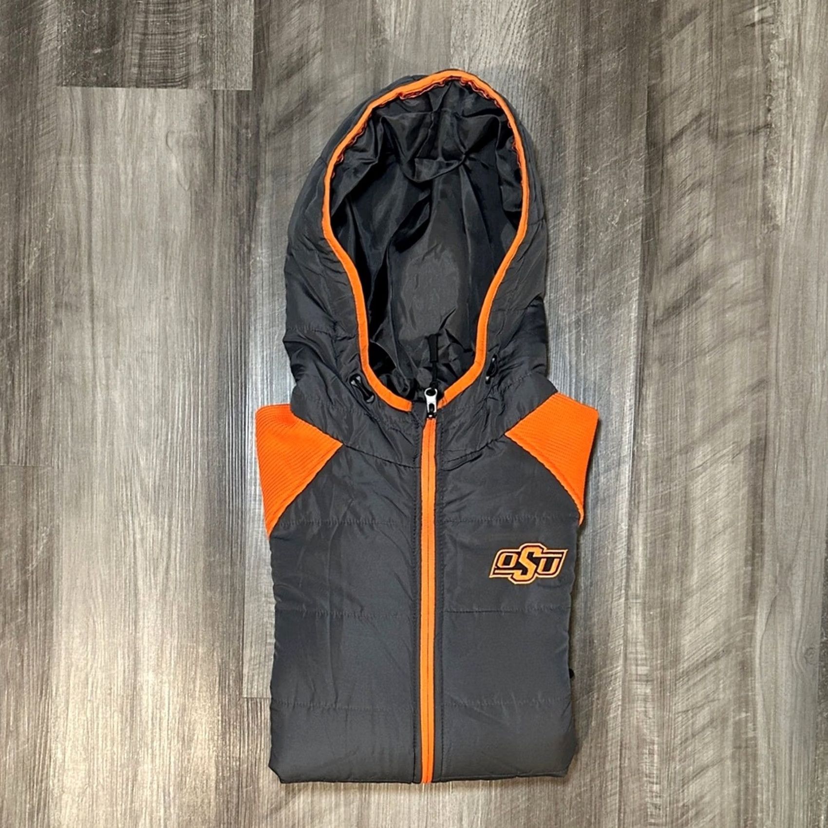 Vintage Oklahoma State Cowboys Colosseum Hooded Puffer Thermal Full Zip Jacket Medium Mens Gray Colosseum Jacket Sportswear Size US M / EU 48-50 / 2 - 2 Thumbnail