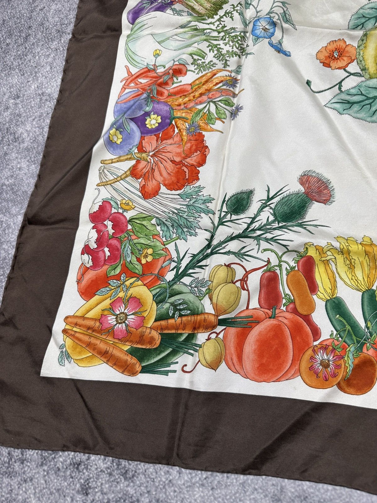 Gucci Vintage Gucci V.ACCORNERO Silk Scarf Logo Luxury 70s Rare Size ONE SIZE - 3 Thumbnail