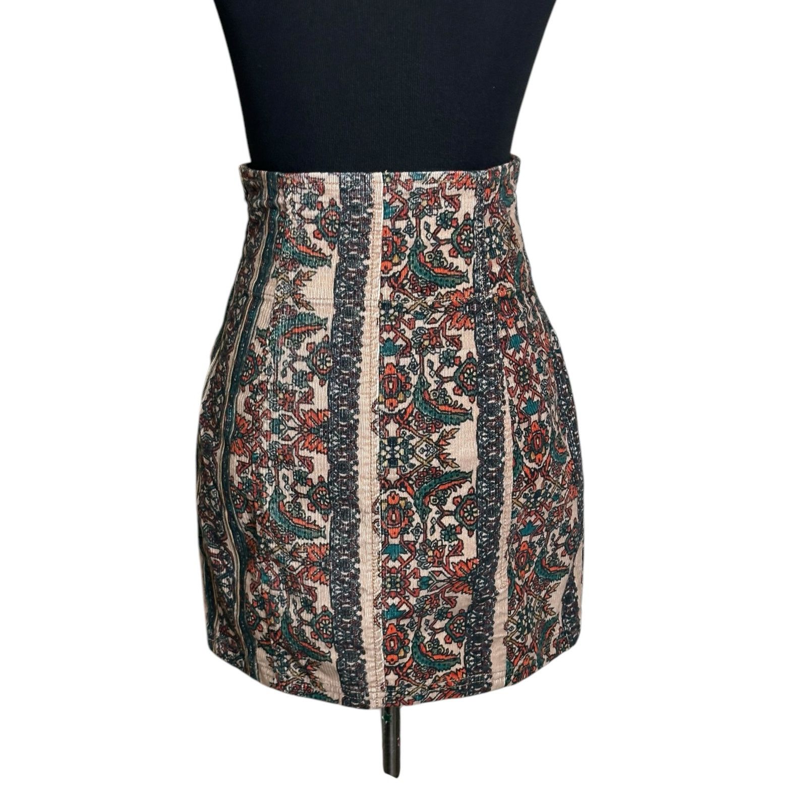 Free People Free People floral corduroy high waisted mini skirt size 0 Size 25" / US 0 / IT 36 - 2 Thumbnail