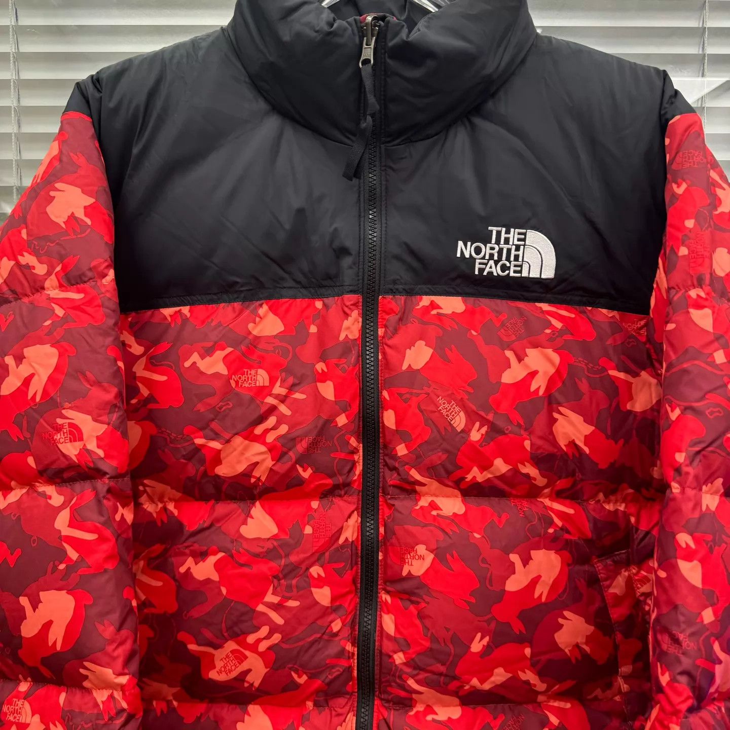 The North Face The North Face 1996 Year of the Rabbit Red M Worn Once Size US M / EU 48-50 / 2 - 3 Thumbnail