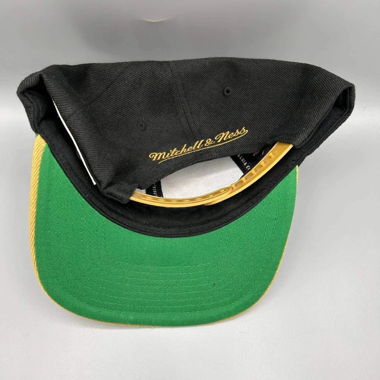 Mitchell & Ness Philadelphia 76ers NBA Hat Men Black Snap Back Cap Size ONE SIZE - 4 Thumbnail