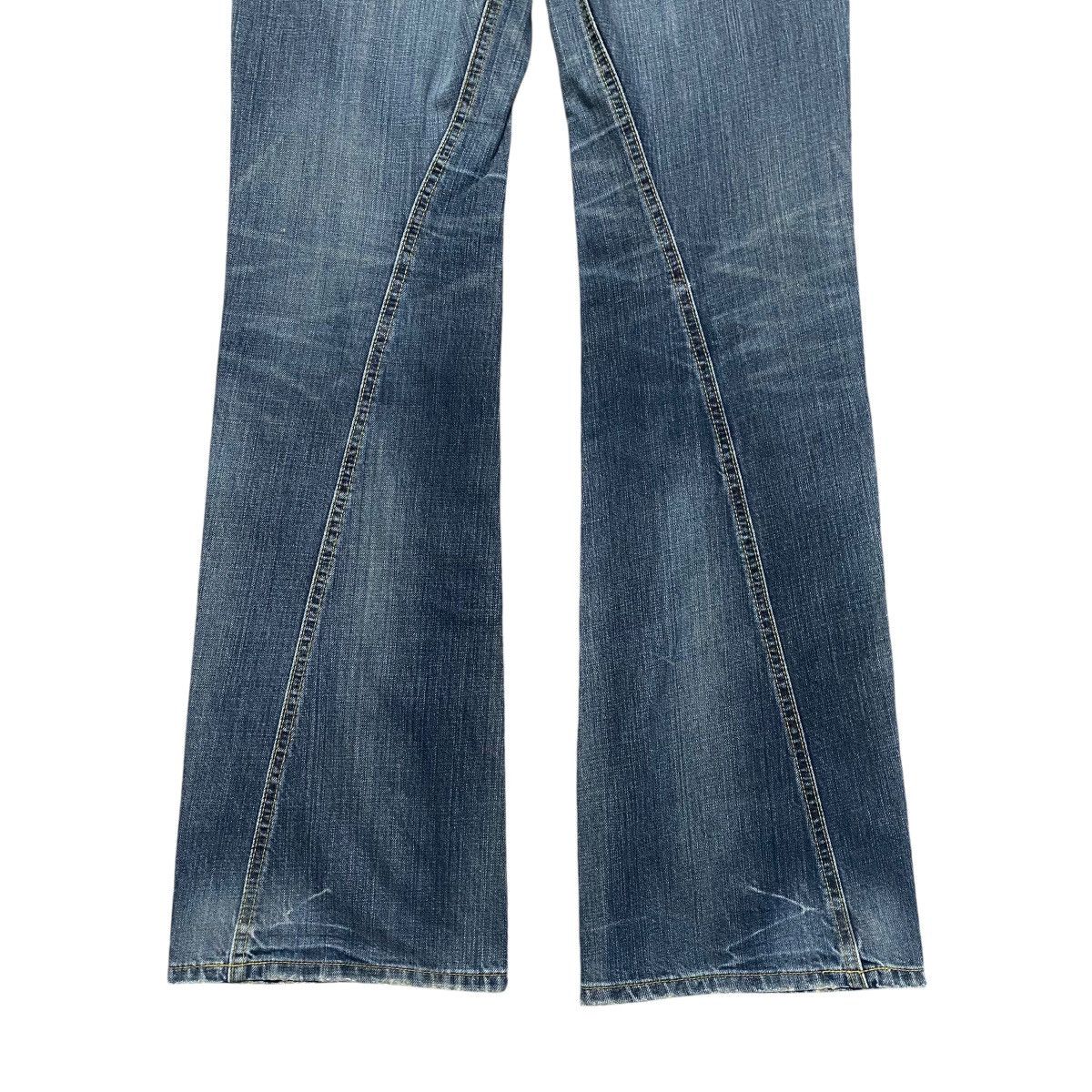 Japanese Brand Vintage Lee Riders Spiral Cut Denim Flare Jeans Size US 32 / EU 48 - 13 Thumbnail