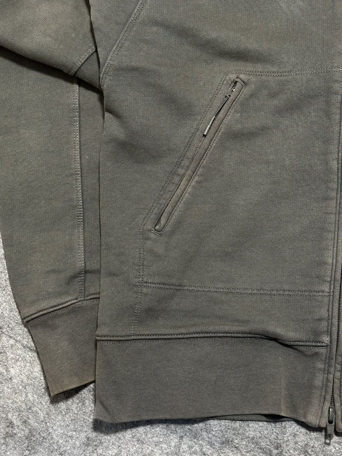 Y-3 Y-3 brand zip-up hoodie in a dark grey color. Size US M / EU 48-50 / 2 - 3 Thumbnail