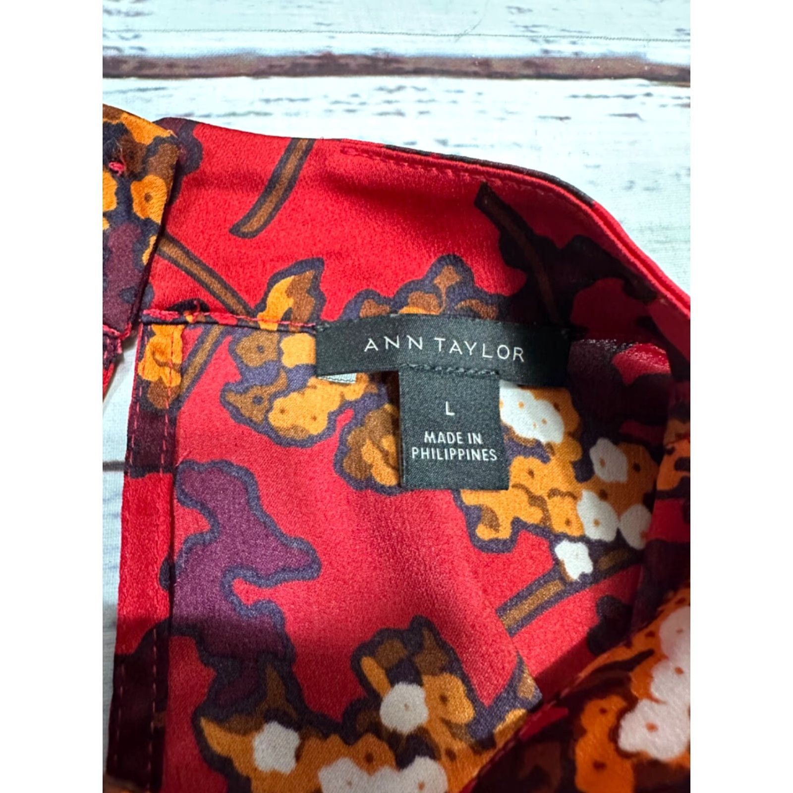 Ann Taylor Ann Taylor Blouse Womens Long Sleeve Pullover Red Print Sz L Button Cuffs Size L / US 10 / IT 46 - 5 Thumbnail