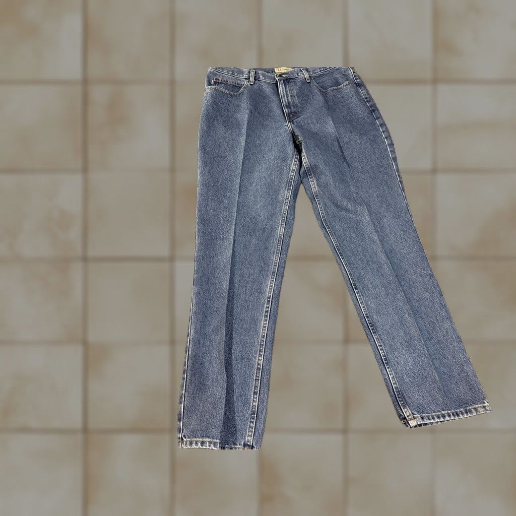 Vintage L.L. Bean Jeans Mens 37x32 Blue Classic Fit Straight Leg Denim Medium Wash Jeans Mens Straight Leg 37" Blue Regular Fit Size US 37 - 1 Thumbnail