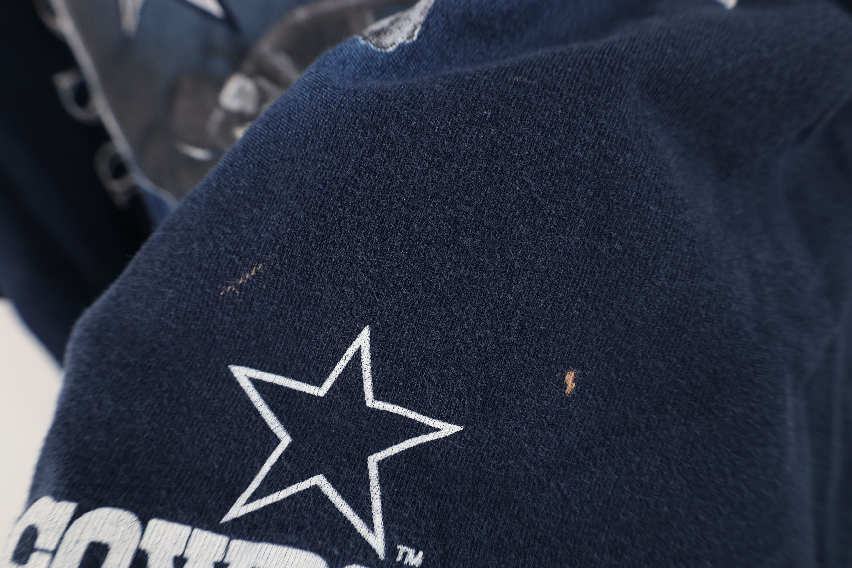 Vintage Vintage 90s Dallas Cowboys Football Helmet T-Shirt Blue USA Size US XL / EU 56 / 4 - 6 Thumbnail