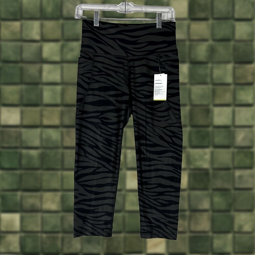 Old Navy Old Navy Active Powersoft Capri Leggings Women's M Gray Zebra Print NWT Size 32" / US 10 / IT 46 - 1 Thumbnail