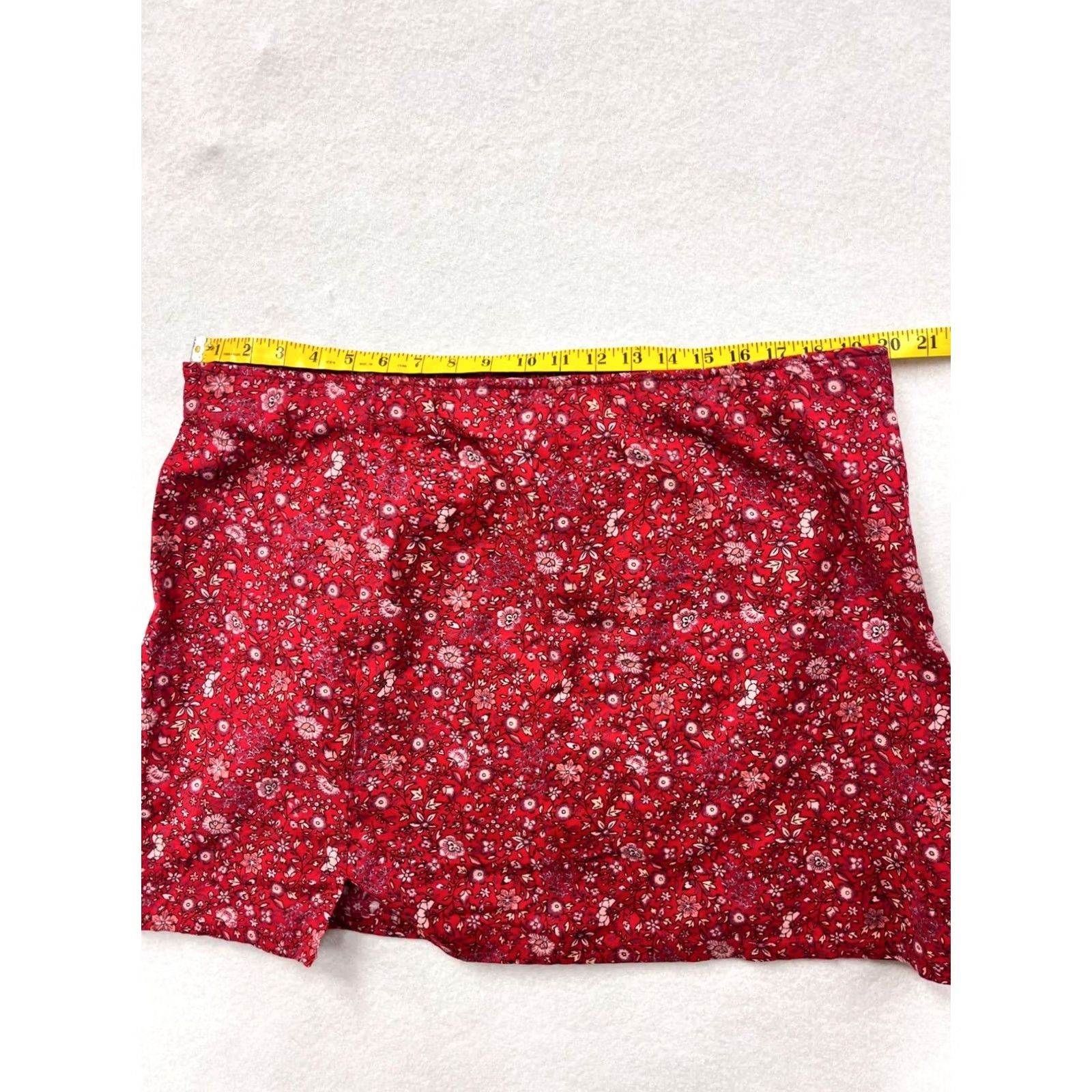 Vintage VINTAGE? Not Vintage. Women’s American Eagle Skirt 2XL Red Mini Short Floral Zipper Slit THe? Size 40" / US 18 - 7 Thumbnail