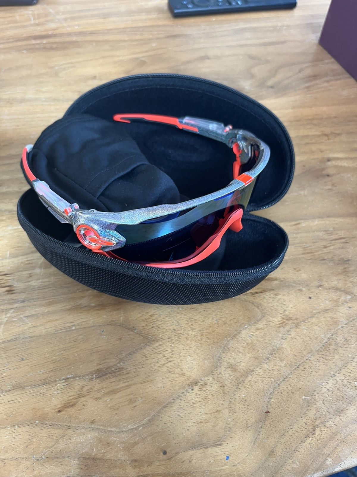 Oakley Oakley Jawbreaker in Red and Grey BNIB Size ONE SIZE - 3 Thumbnail