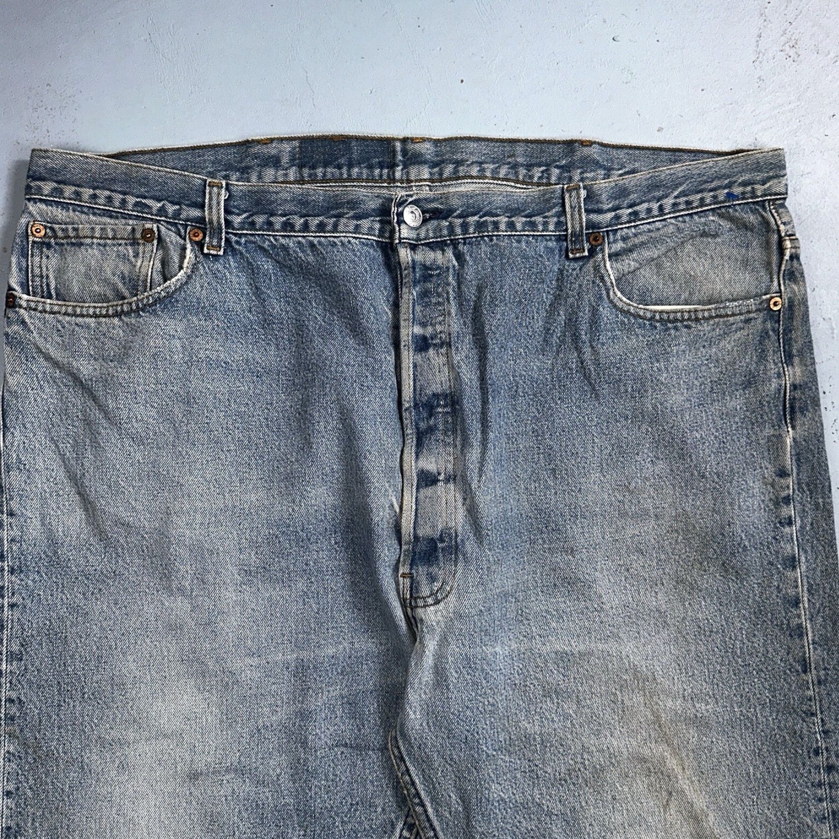 Levi's VINTAGE Levi's 501 Jeans Straight 90s 48x34 Light Blue Mens Regular Denim Cotton 501 Series 90s Theme Classic Fit Jeans Official Size US 32 / EU 48 - 3 Thumbnail