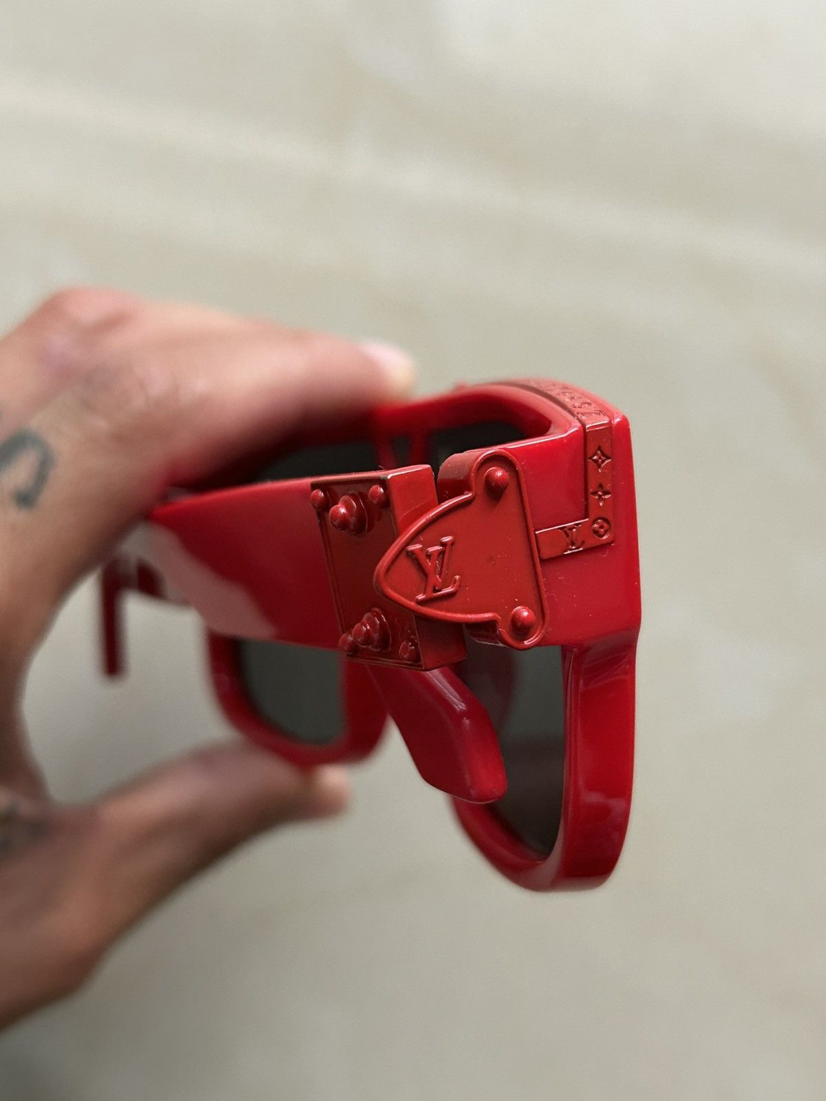 Louis Vuitton Louis Vuttion Red Millionaire Mask Size ONE SIZE - 4 Thumbnail