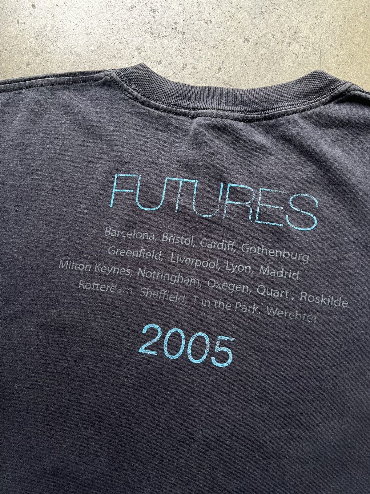 Vintage VTG 2005 Jimmy Eat World Futures Tour Band Tee Shirt Nirvana Size US L / EU 52-54 / 3 - 7 Thumbnail