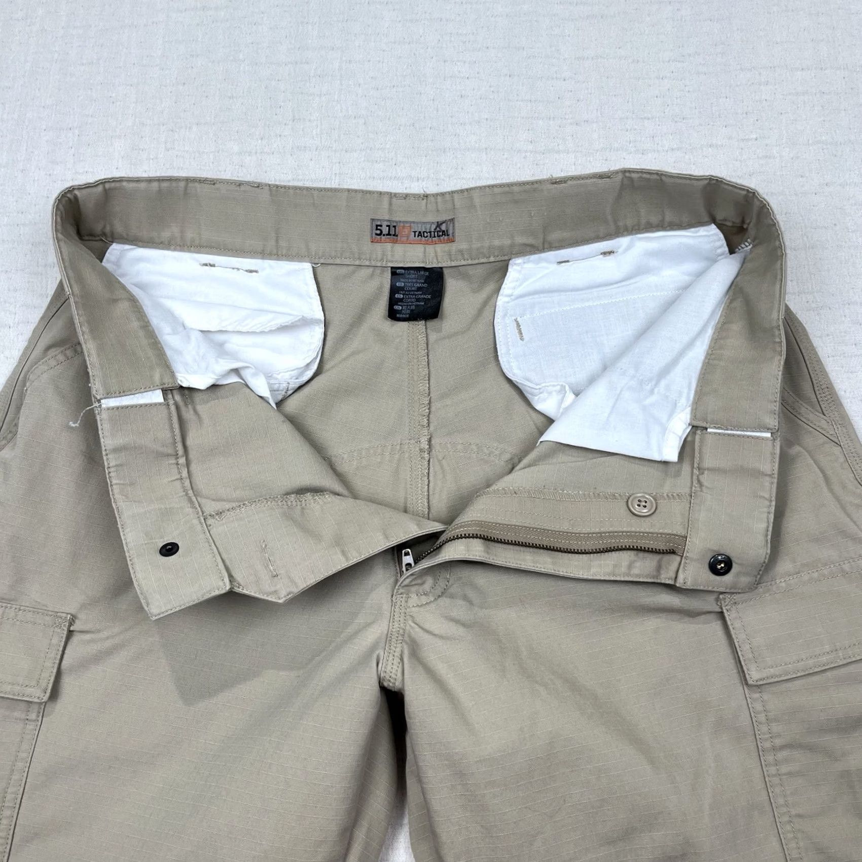 Vintage 5.11 Tactical Series Pants Men XL Short Ripstop Cargo Outdoor Khaki Solid Pockets Zip Belt Loops Cargo Pants Mens XL Regular Straight 29in Inseam Size US 36 / EU 52 - 6 Thumbnail