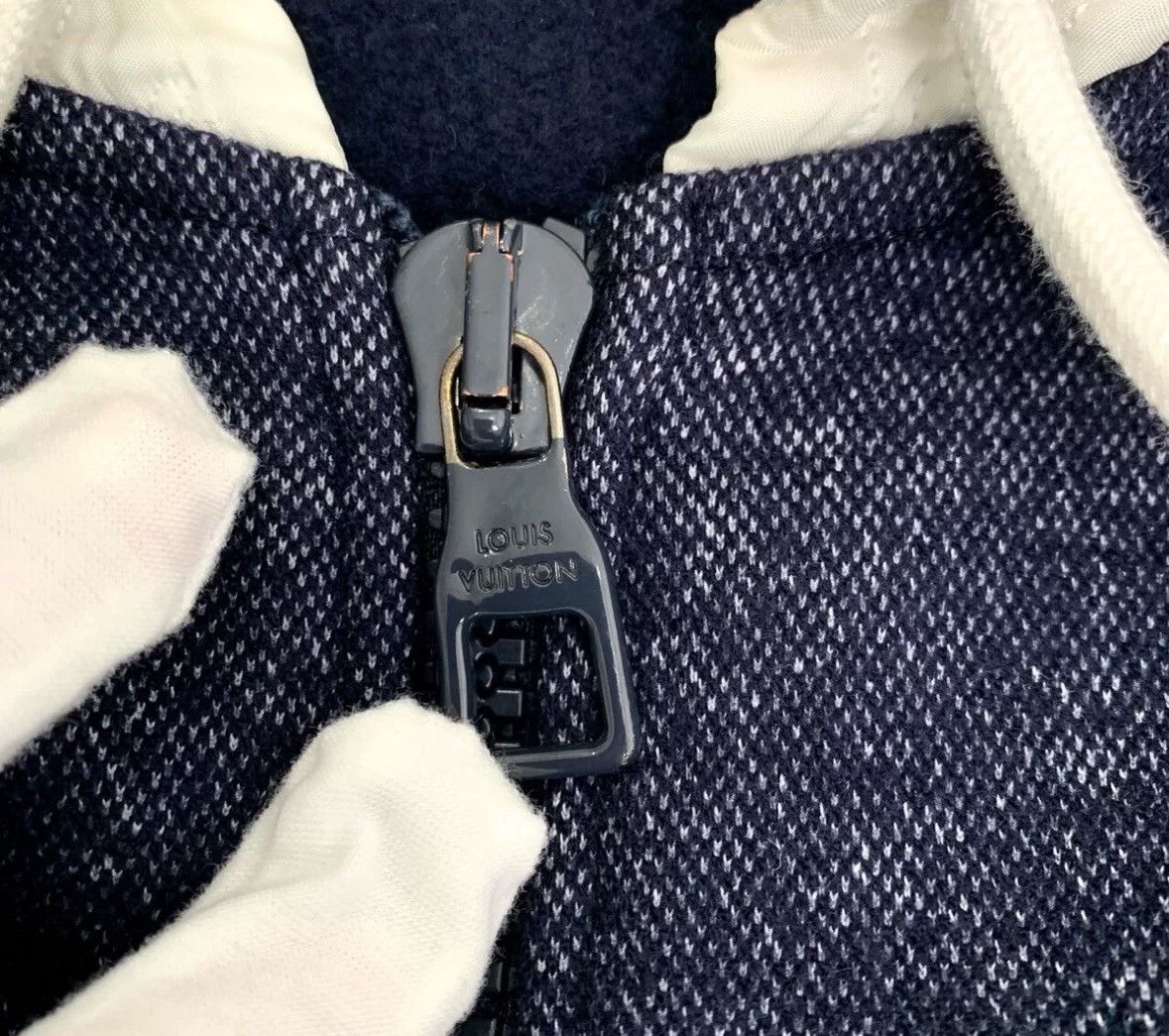 Louis Vuitton Louis Vuitton Lv 23 logo embossed blue and white jacket Size US XL / EU 56 / 4 - 5 Thumbnail