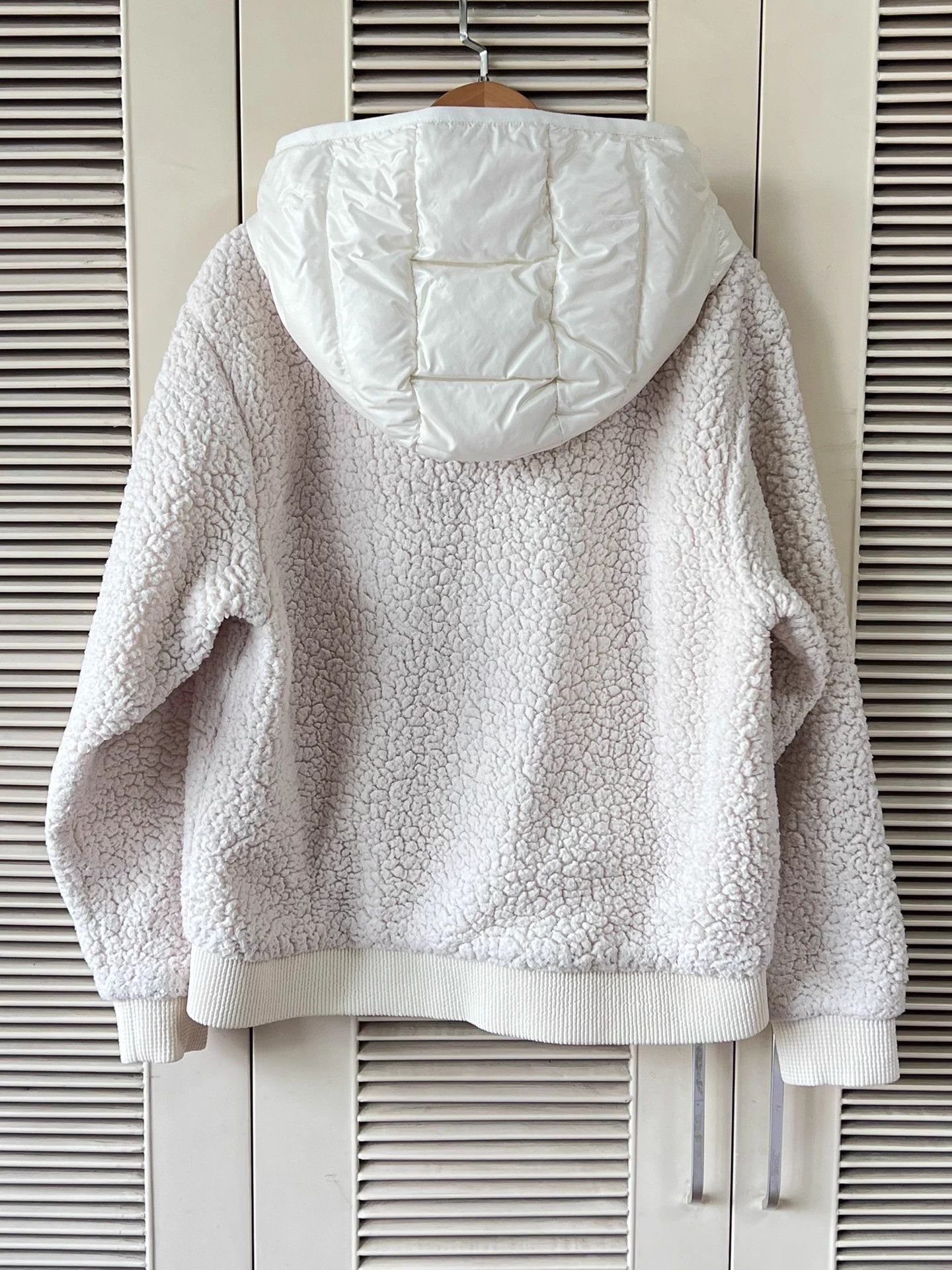 Moncler Moncler cream lamb down hooded zip S like new Size S / US 4 / IT 40 - 2 Thumbnail