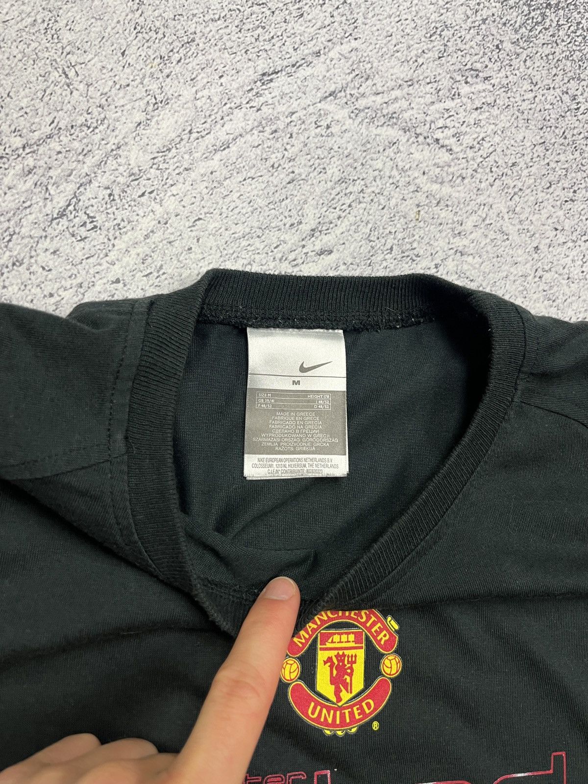 Nike Vintage Y2K Nike Manchester United Center Swoosh Tshirt Size US M / EU 48-50 / 2 - 5 Thumbnail