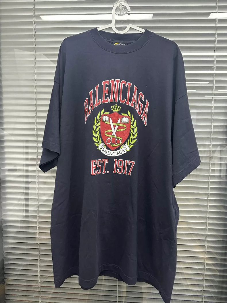 Balenciaga 22ss distressed short-sleeved shirt with scisso