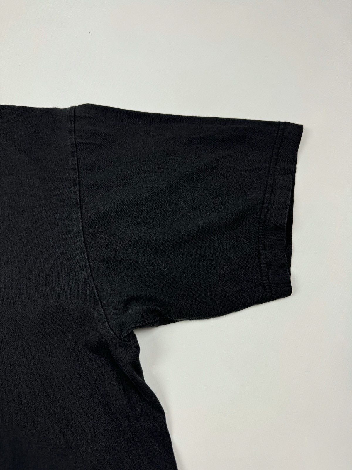 Vintage Y2K Vintage Faded Black Basic T-Shirt Size US L / EU 52-54 / 3 - 4 Thumbnail