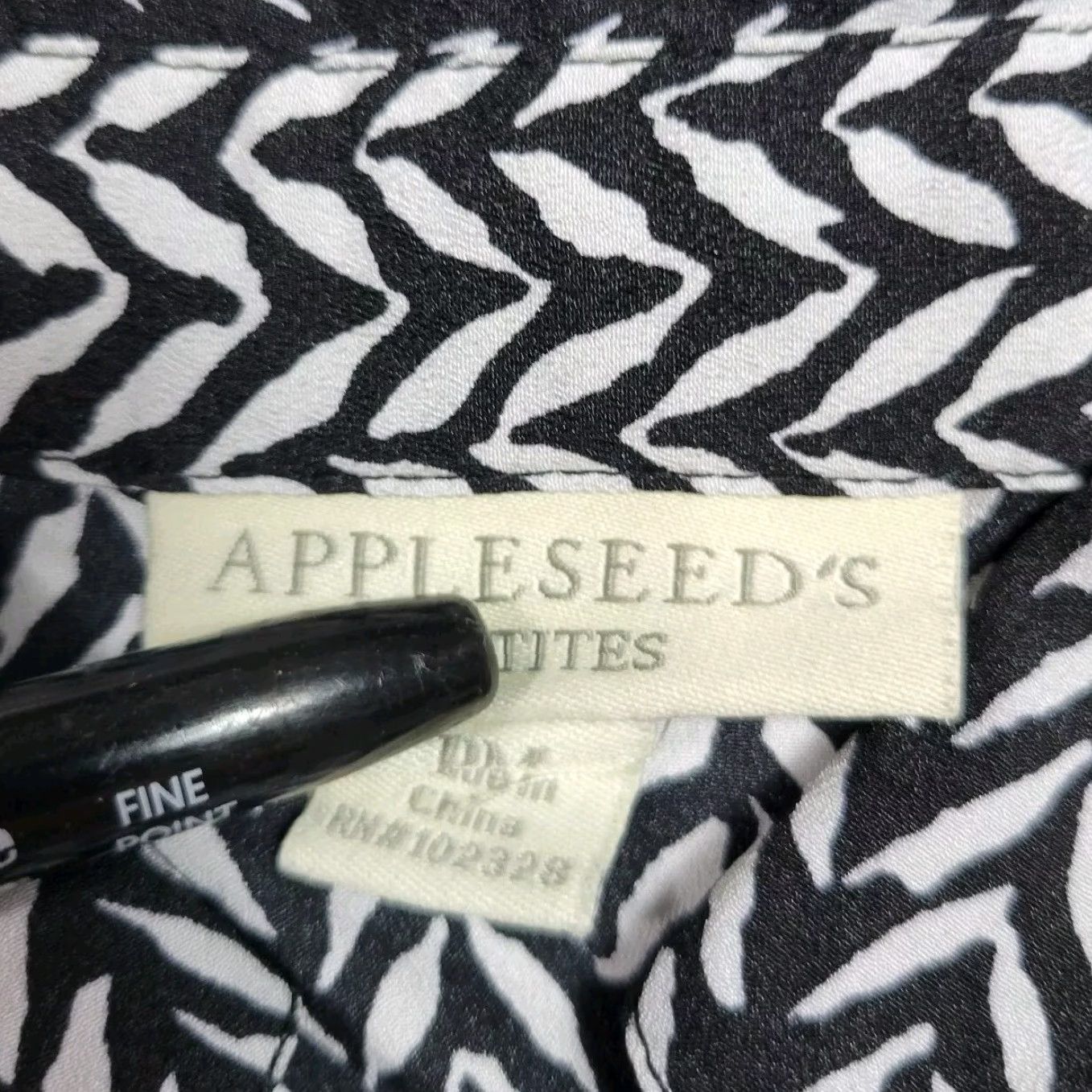 Vintage Appleseed's Women's Black White Shirt Blouse Long Sleeve Collared Button PM Sz Petite | Polyester | Basic | Business Casual Party/Cocktail | Womens Size M / US 6-8 / IT 42-44 - 3 Thumbnail
