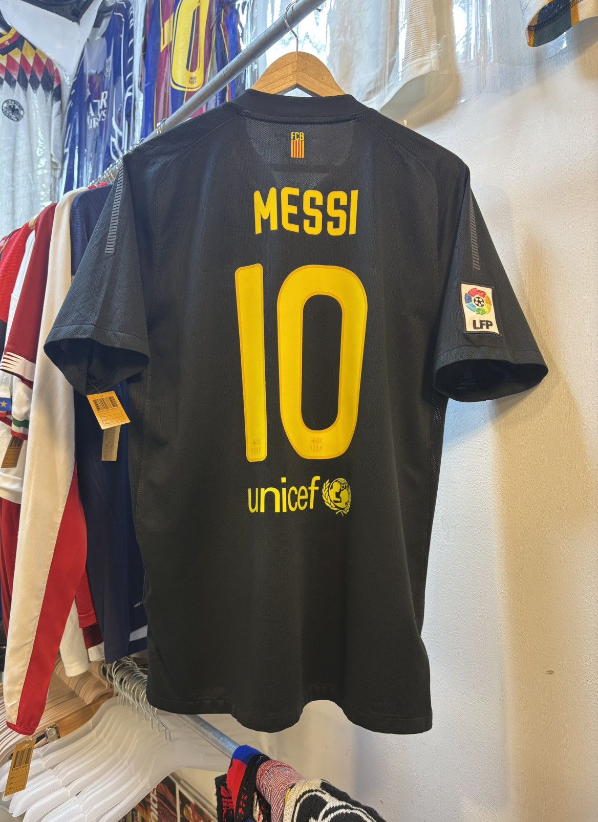 Nike 2011-2012 FC Barcelona Away Kit MESSI 10 Size US L / EU 52-54 / 3 - 4 Thumbnail