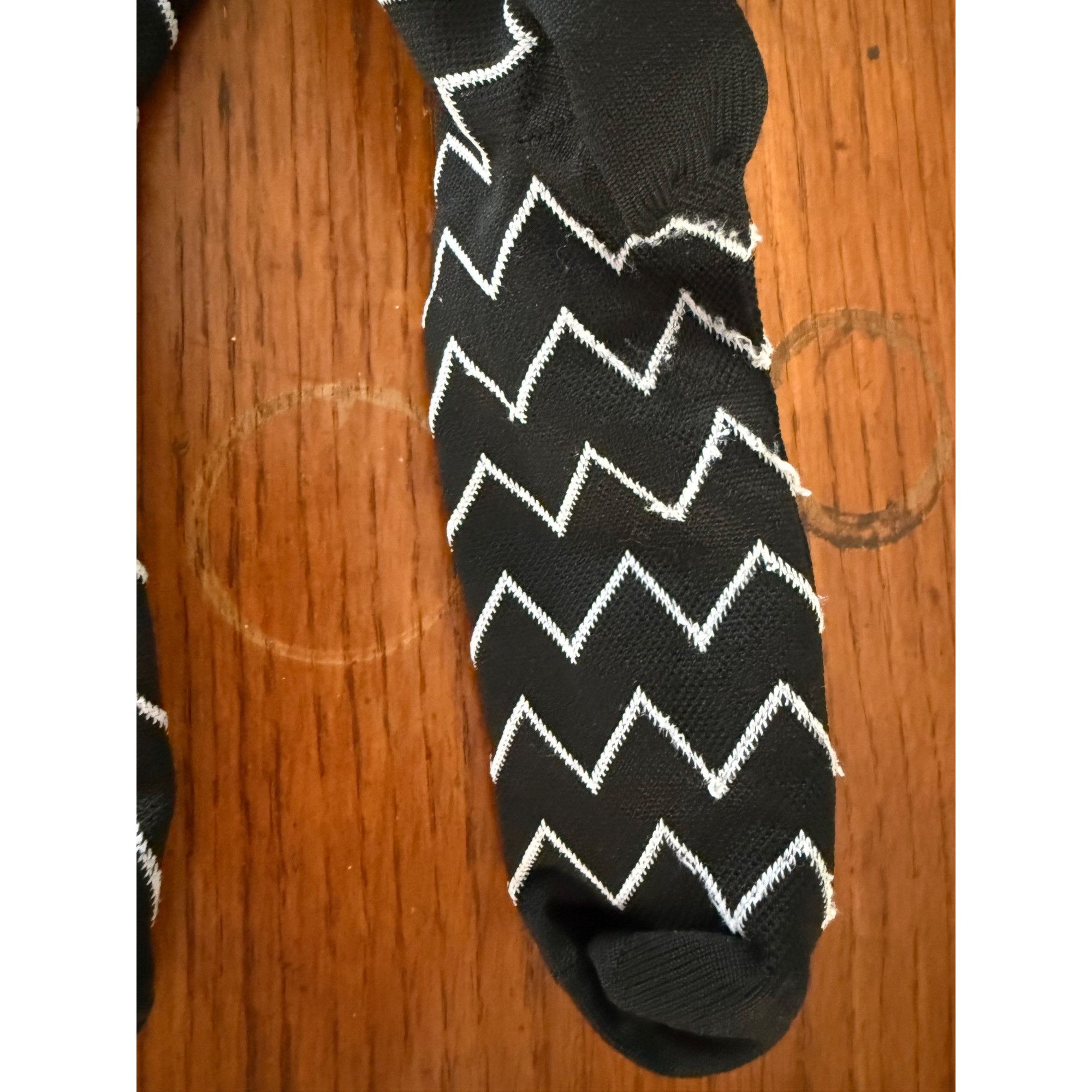 Other Black & White Zigzag Pattern Knee-High Socks Size ONE SIZE - 4 Thumbnail