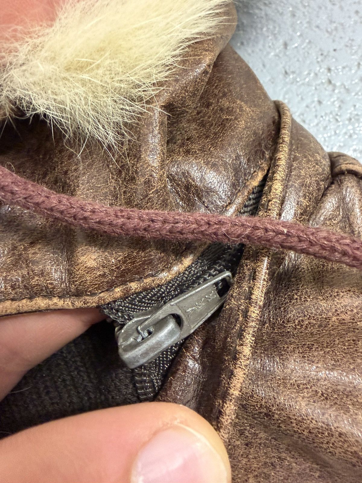 Leather Vintage Leather Fitted Fur Hooded Leather Jacket Size L / US 10 / IT 46 - 7 Thumbnail
