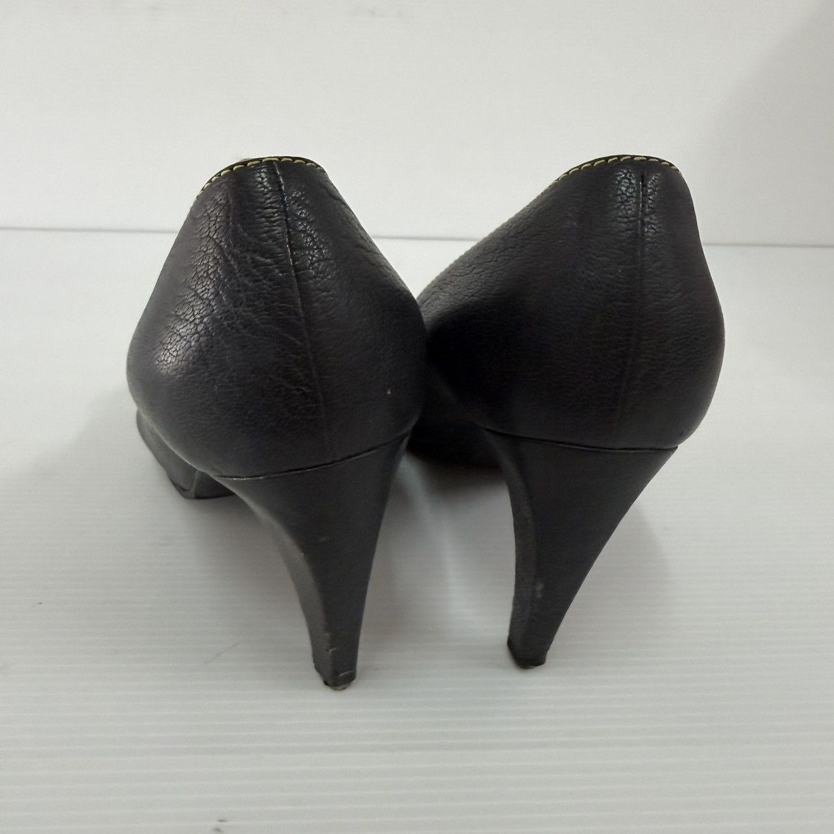 Louis Vuitton Louis Vuitton Black Leather Heels Size US 7.5 / IT 37.5 - 5 Thumbnail