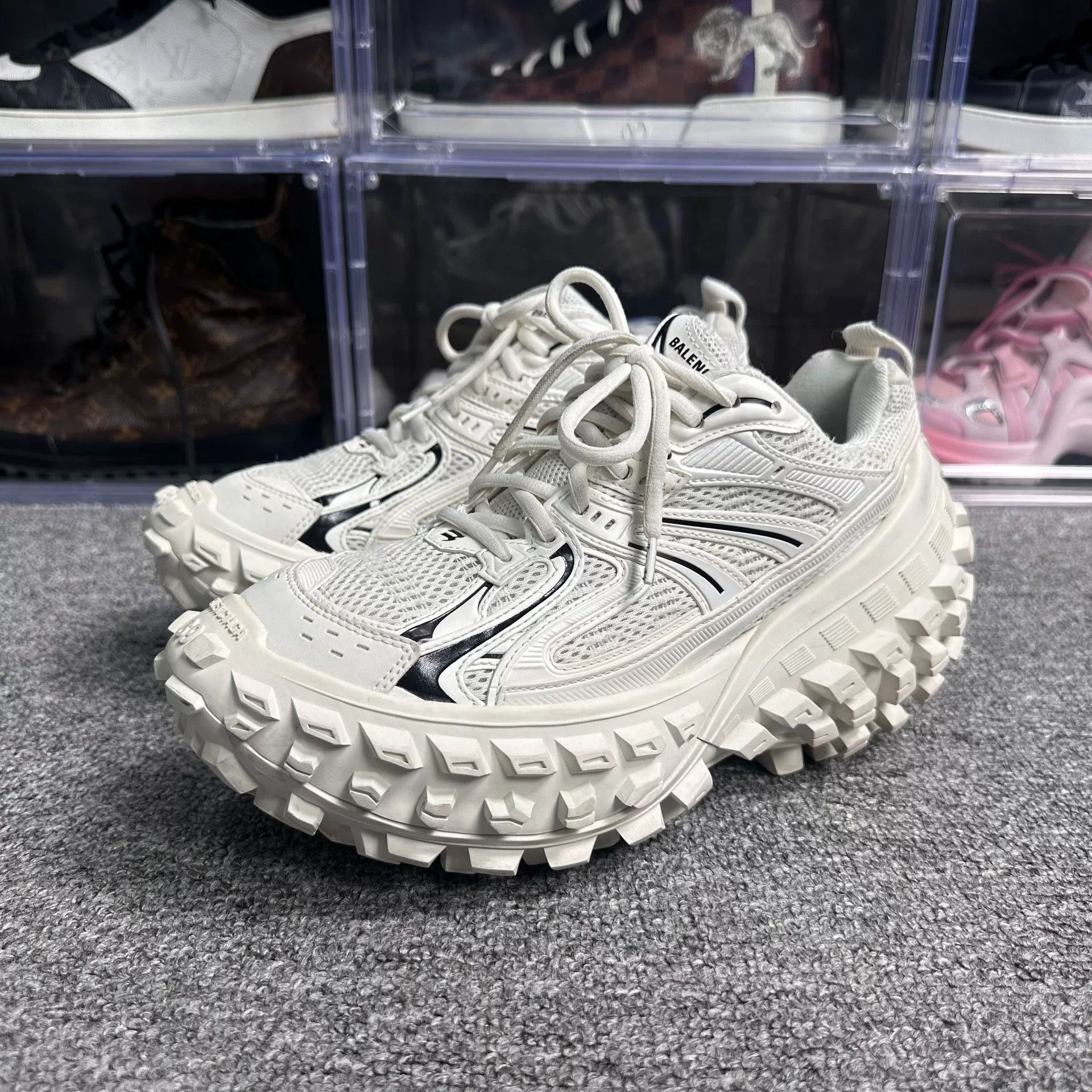 Balenciaga Balenciaga White Lowtop Sneakers us_9 Women Size US 9 / IT 39 - 1 Thumbnail
