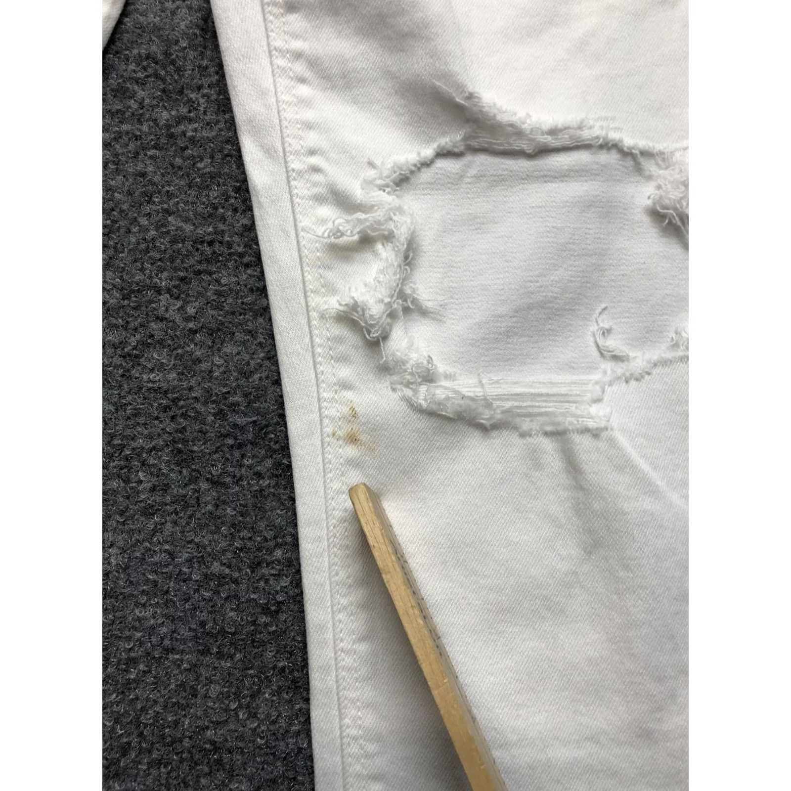 American Eagle Outfitters American Eagle Jeans Womens White Size 2 Mom Straight High Rise Distressed Stretch Size 26" / US 2 / IT 38 - 5 Thumbnail