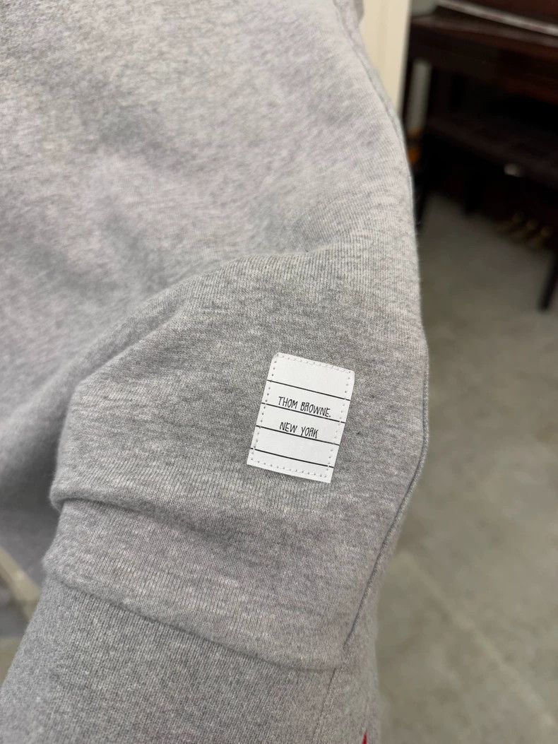 Thom Browne Thom Browne The guard's gray shirt has four stripes Size L / US 10 / IT 46 - 4 Thumbnail
