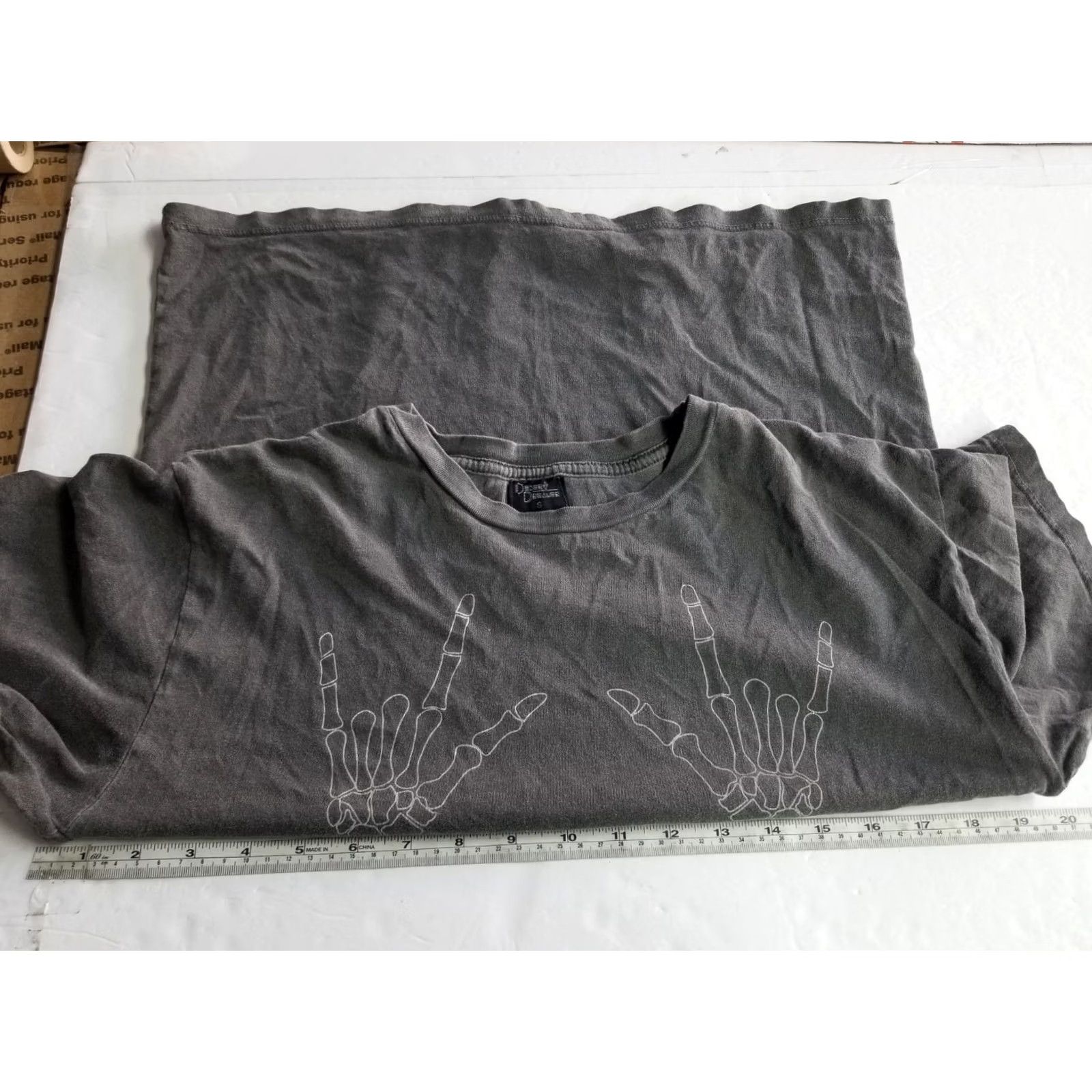 Bones Desert Dreamer Desert Dreamer Gray Crew Neck Short Sleeve T-Shirt Women S Small Gray Bones Graphic Tee Size 28" / US 6 / IT 42 - 3 Thumbnail