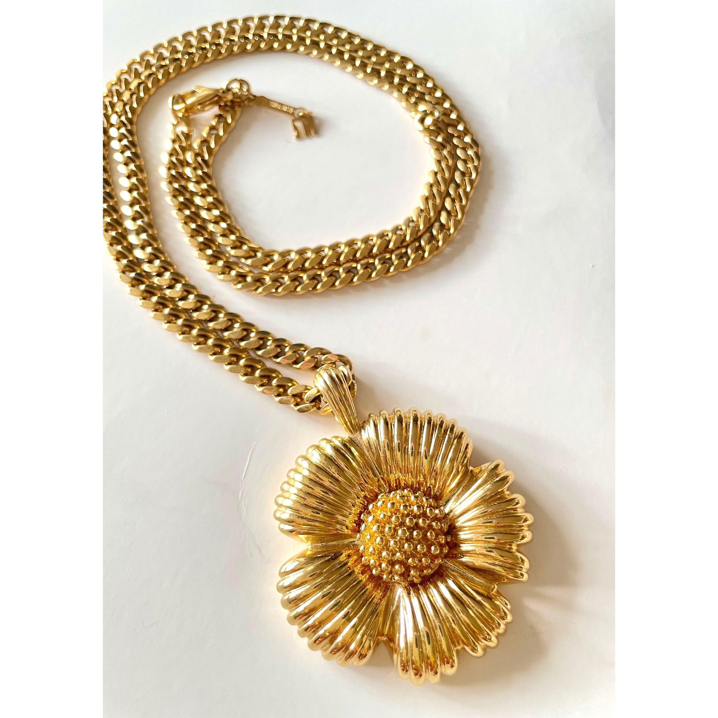 Nina Ricci MINT. Vintage NINA RICCI golden chain necklace with flower Size ONE SIZE - 2 Thumbnail