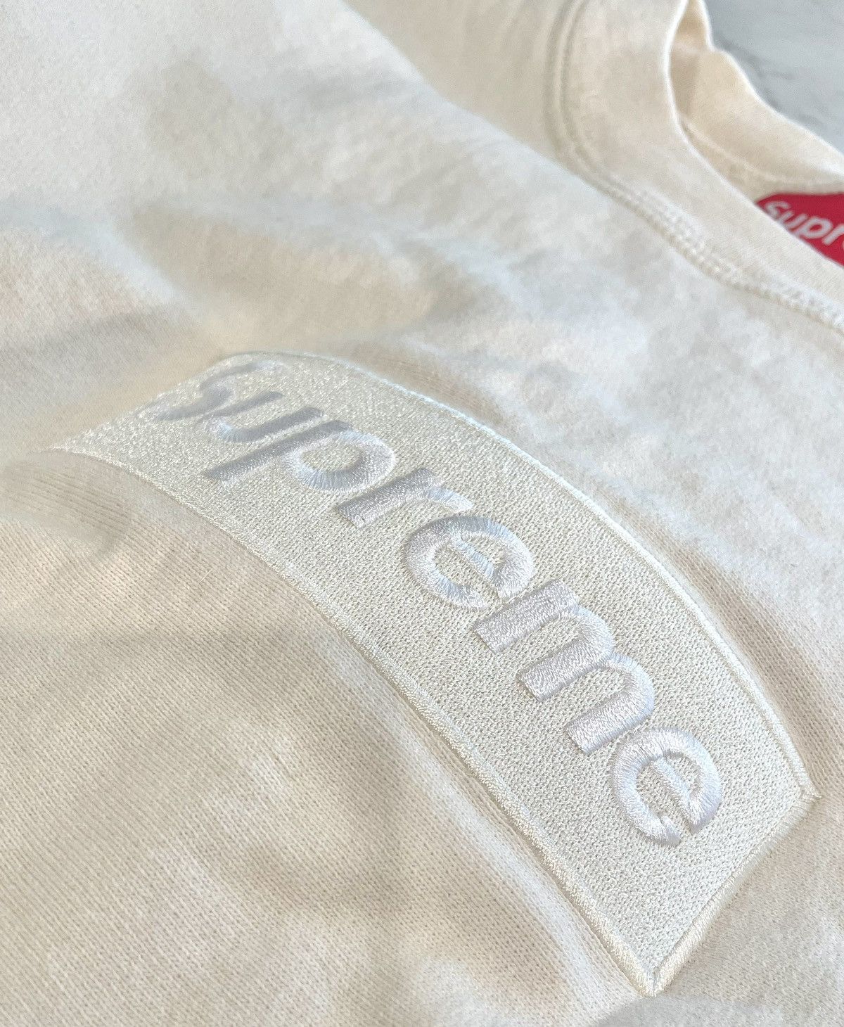 Supreme Cream Box Logo Crewneck Size US M / EU 48-50 / 2 - 4 Thumbnail