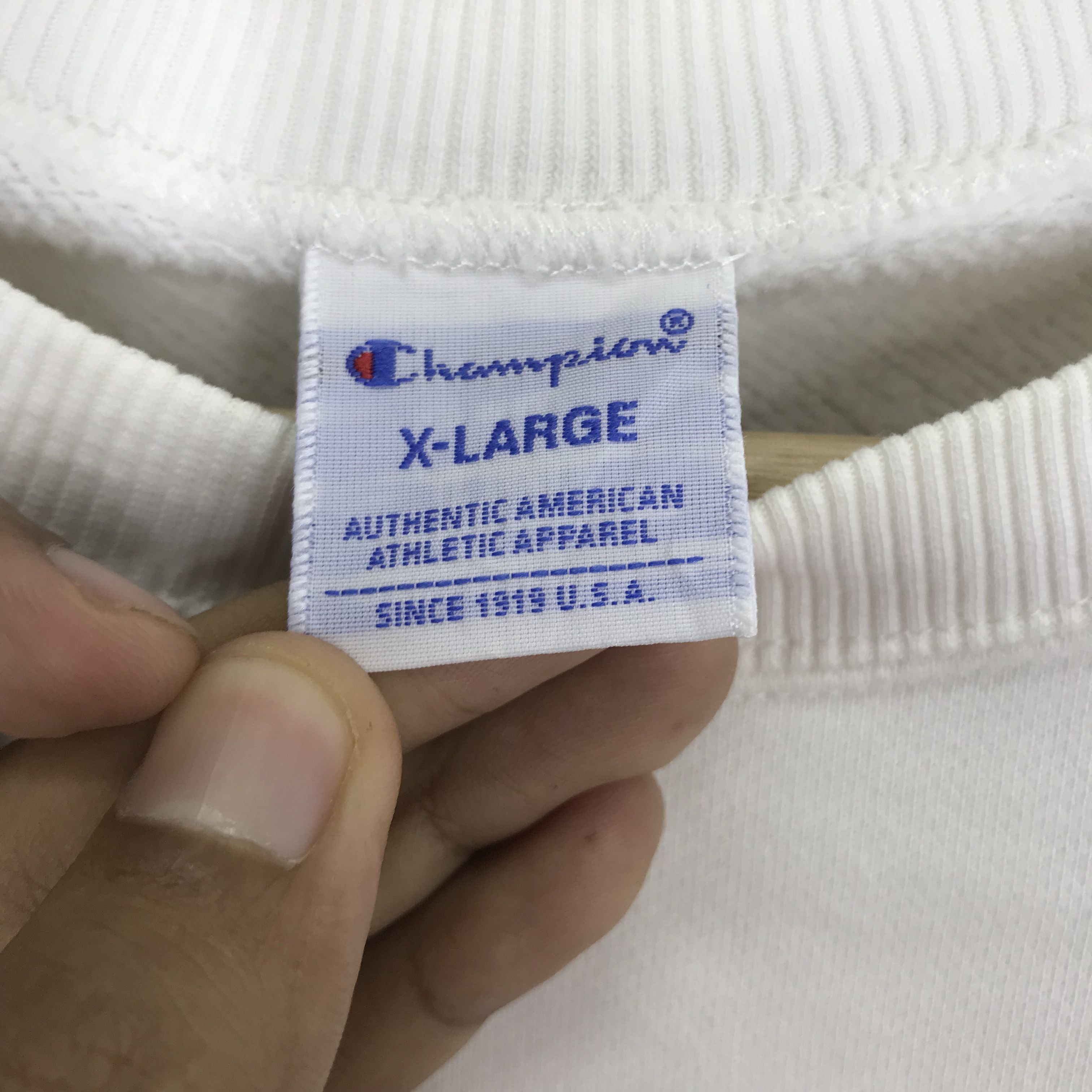 Champion vintage white champion sweatshirt x-large - 307 Size US XL / EU 56 / 4 - 10 Thumbnail