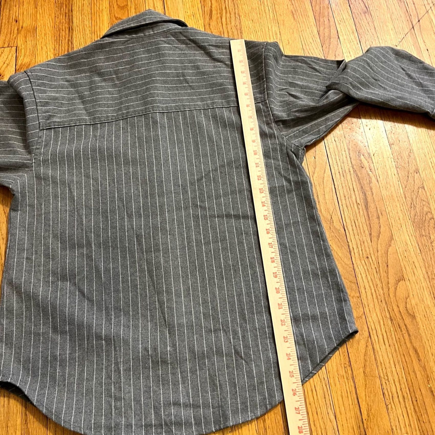 Abercrombie & Fitch Abercrombie & Fitch Soft AF Flannel Shirt Womens Small Gray Oversized Button Up Shirt Womens S Gray / Button-Up Shirt Size S / US 4 / IT 40 - 5 Thumbnail