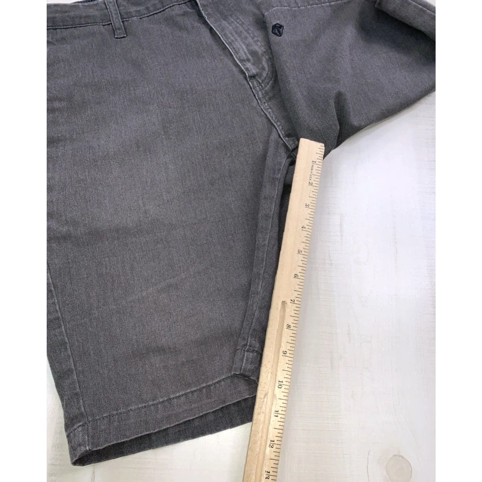 Volcom Volcom Vtg Weathered Charcoal Corpo Class VMonty Short Mens 32 Chino Cotton Blend Gray Solid Casual Travel Size US 32 / EU 48 - 4 Thumbnail