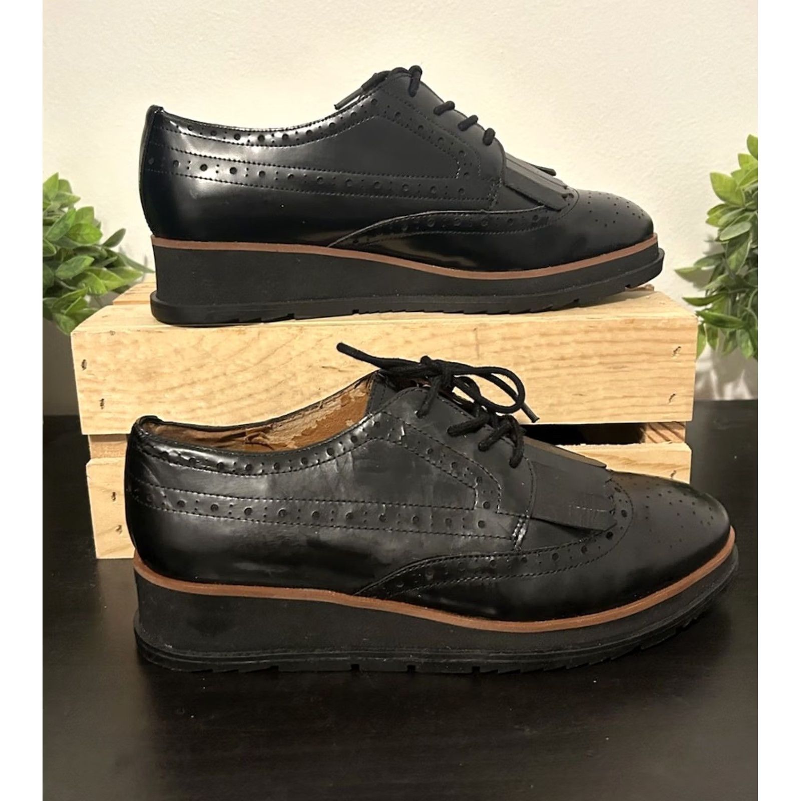 Franco Sarto VINTAGE Women’s SARTO by Franco Sarto Black Leather LaceUp Darby Dress Shoes Size 8 Size M / US 6-8 / IT 42-44 - 2 Thumbnail