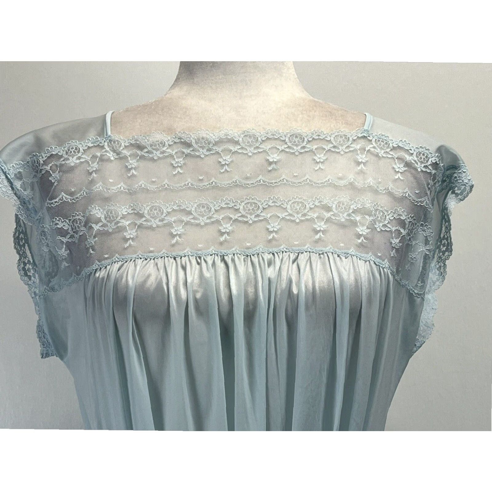 Vintage VINTAGE Vanity Fair Nylon Nightgown Small Pale Blue Belted 1970s Women Size ONE SIZE - 5 Thumbnail