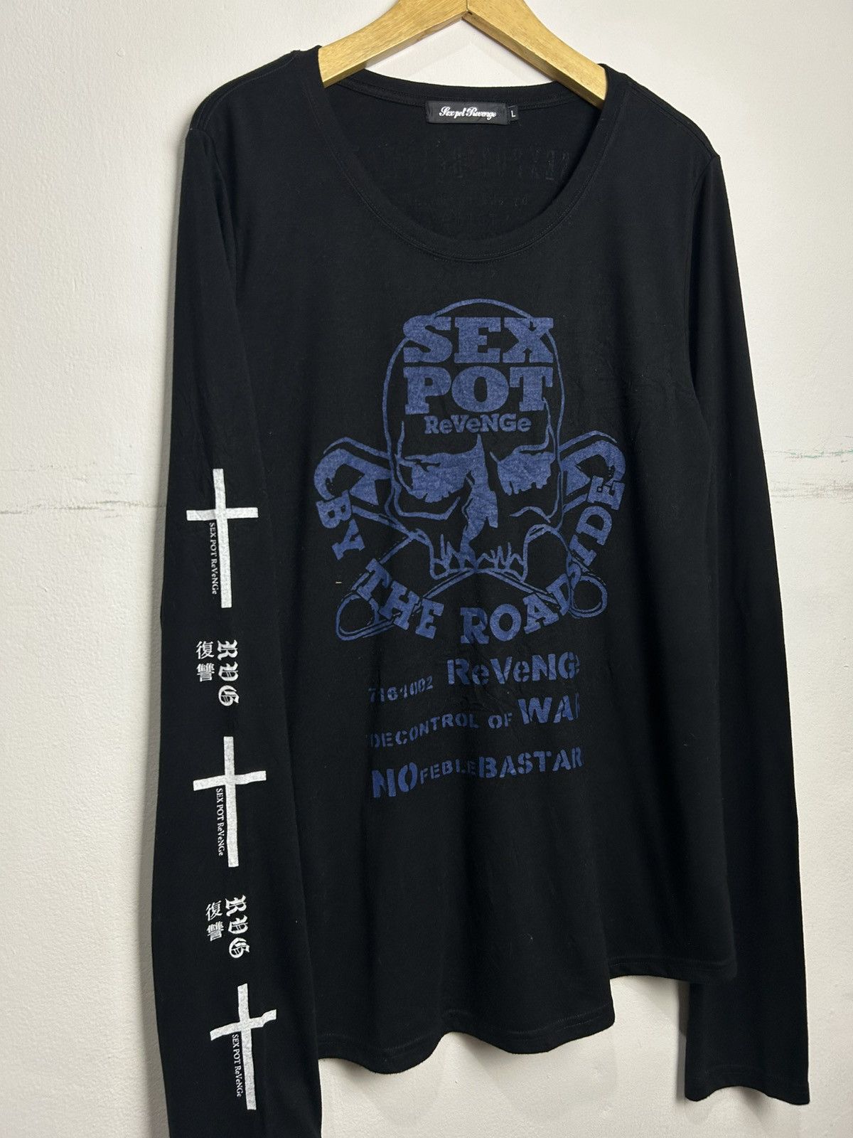 Japanese Brand Sex Pot Revenge ‘WAR’ skull Longsleeve Size US S / EU 44-46 / 1 - 2 Thumbnail