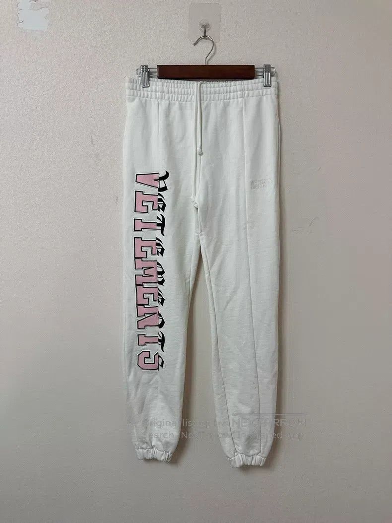 Vetements VETEMENTS size S Sanskrit Patchwork Logo Pants Size US 27 - 1 Thumbnail