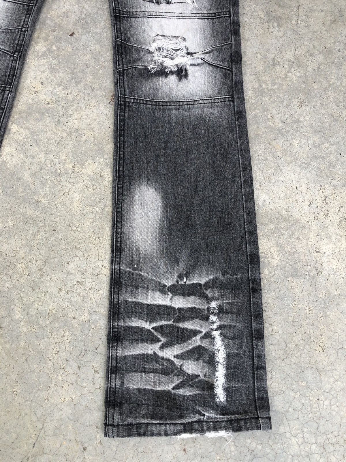 Who Decides War Japanese LOWBOX Flared Jeans Distressed Jeans Size US 30 / EU 46 - 7 Thumbnail